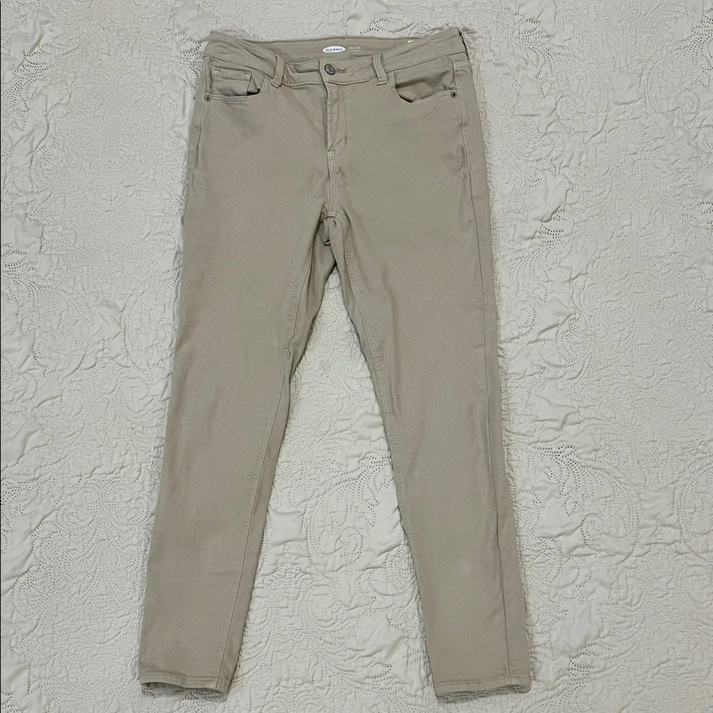 Old Navy Women's Skinny Jeans in Light Beige - Picture 4 of 7